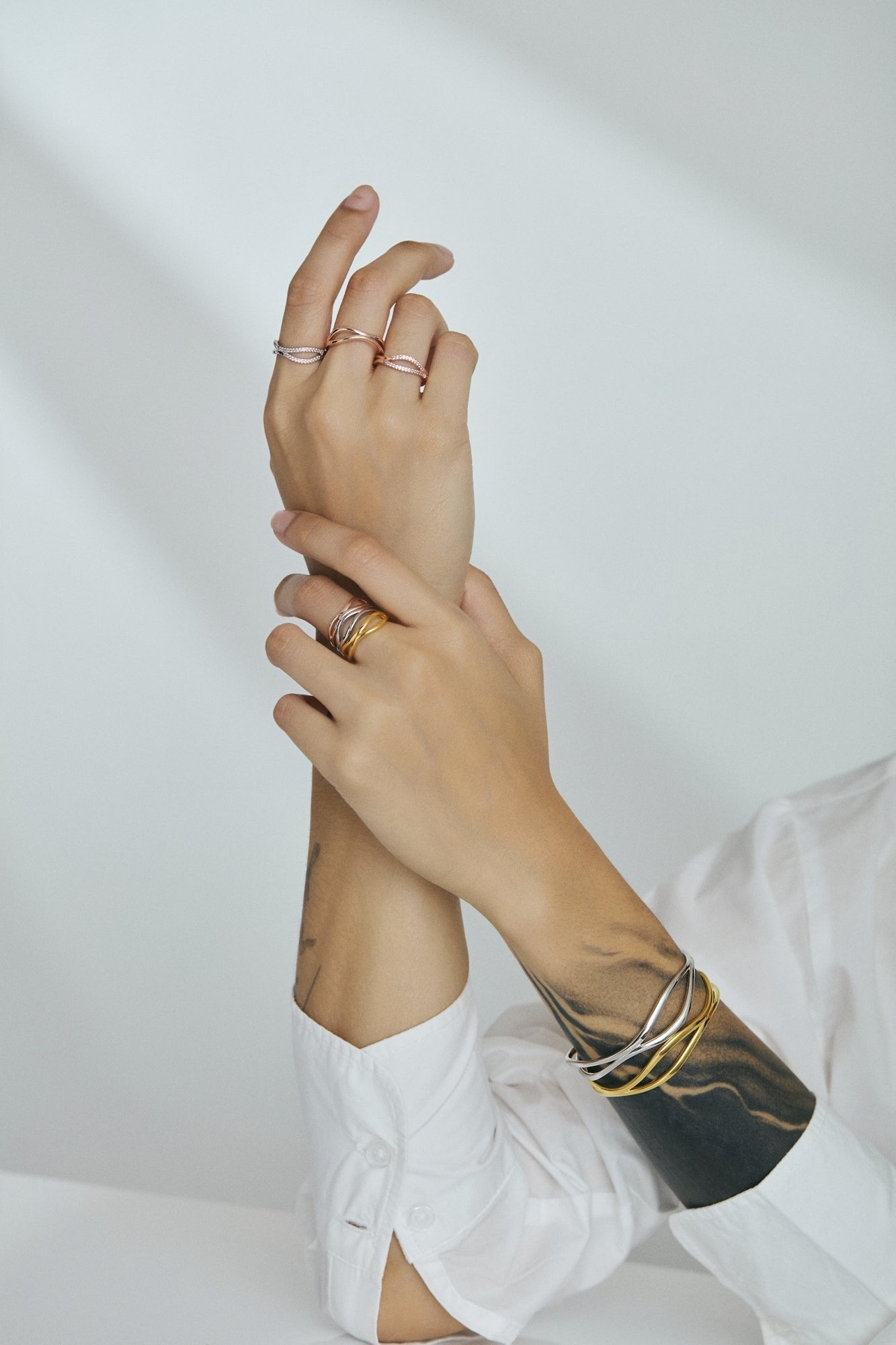 RINA LEE | Flow Statement Cuff Bracelet