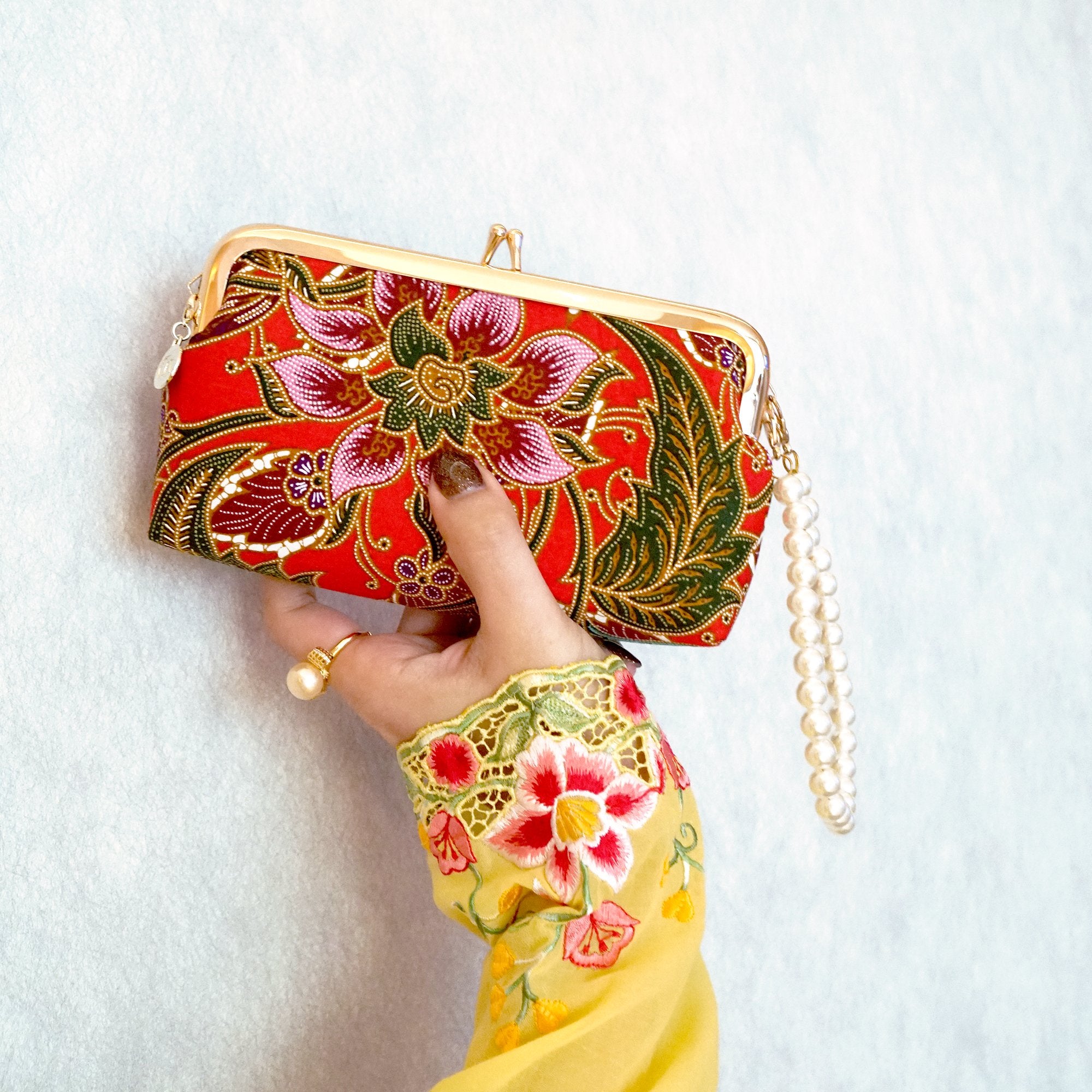 COCOONESE | Wristlet Pouch - Epiphyllum (RD)