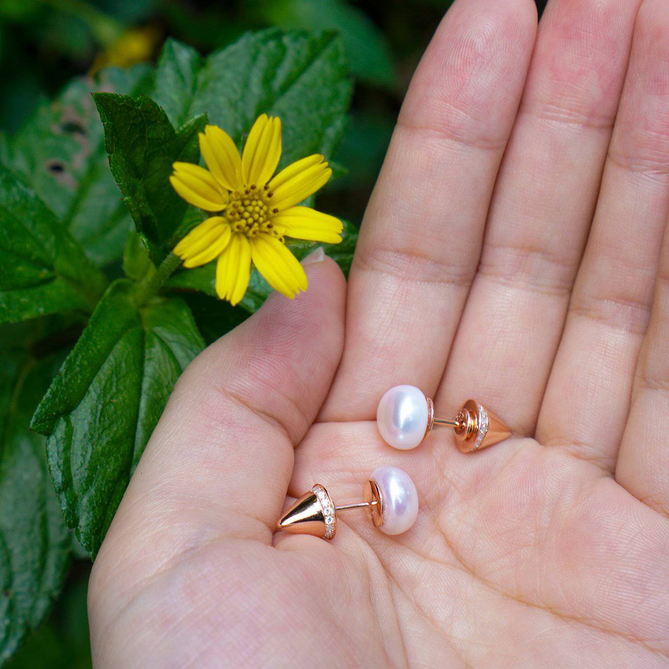 PEARLY LUSTRE | Asian Civilisations Museum Freshwater Pearl Earrings WE00052 | ACM Collection