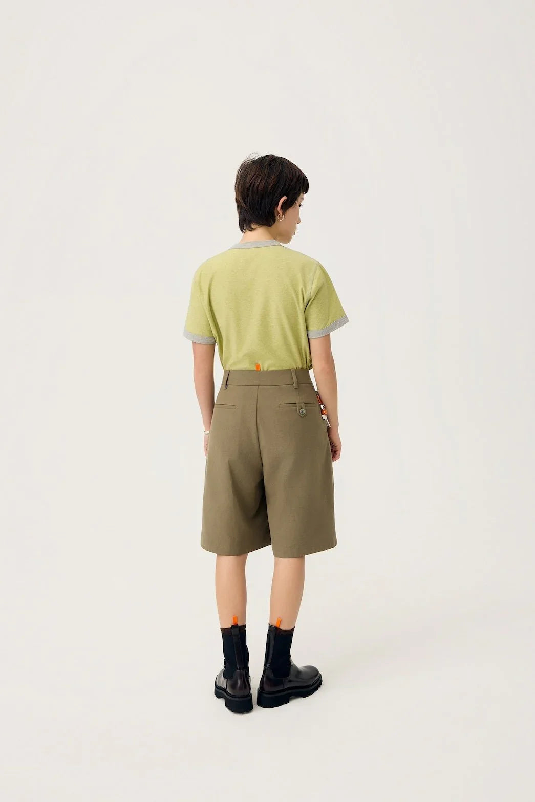 3EIGHTH | Nagi Pleated Shorts In Olive Mist