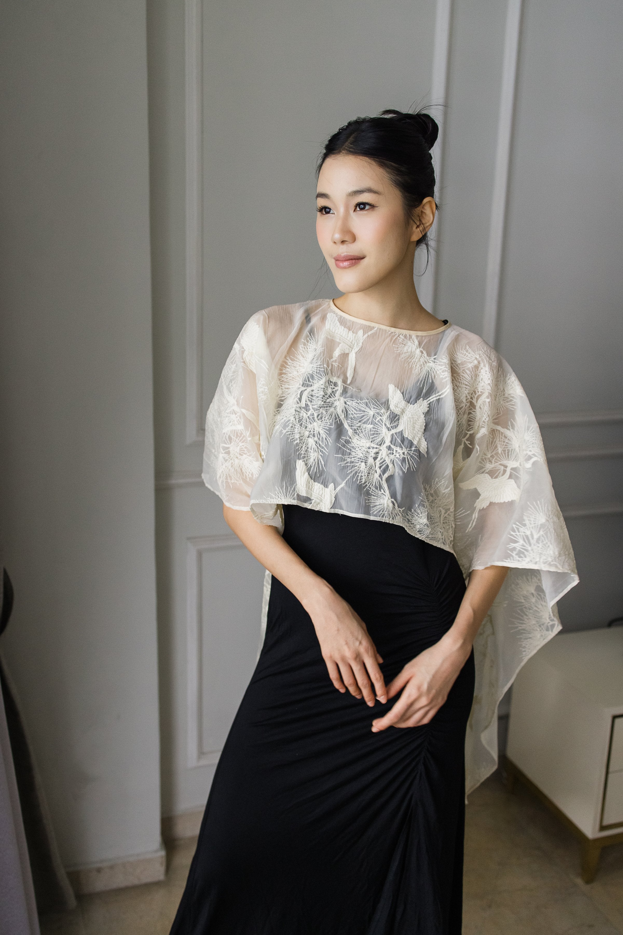 PAOPAO | 鹤 HÈ Sheer Cape