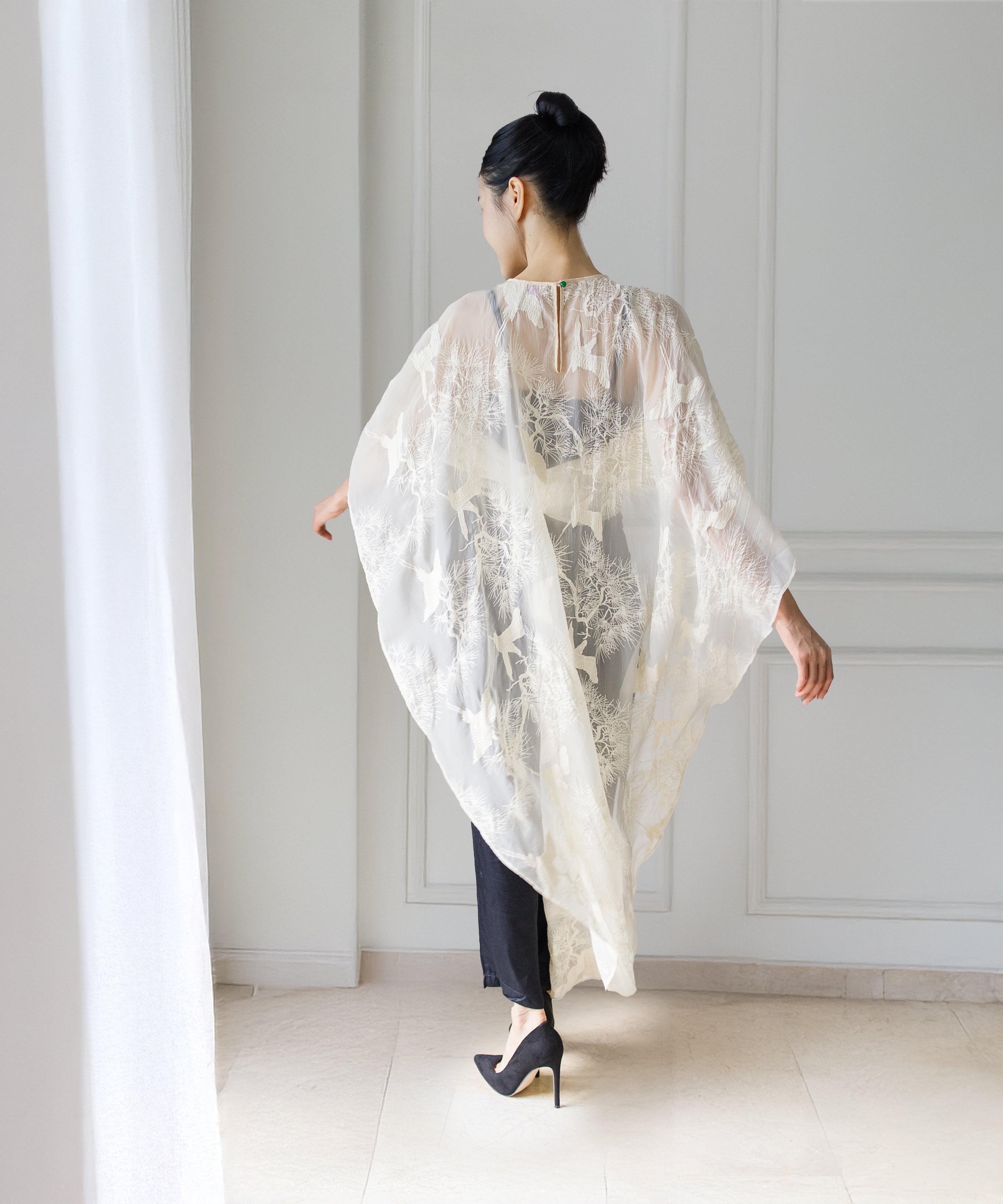 PAOPAO | 鹤 HÈ Sheer Cape
