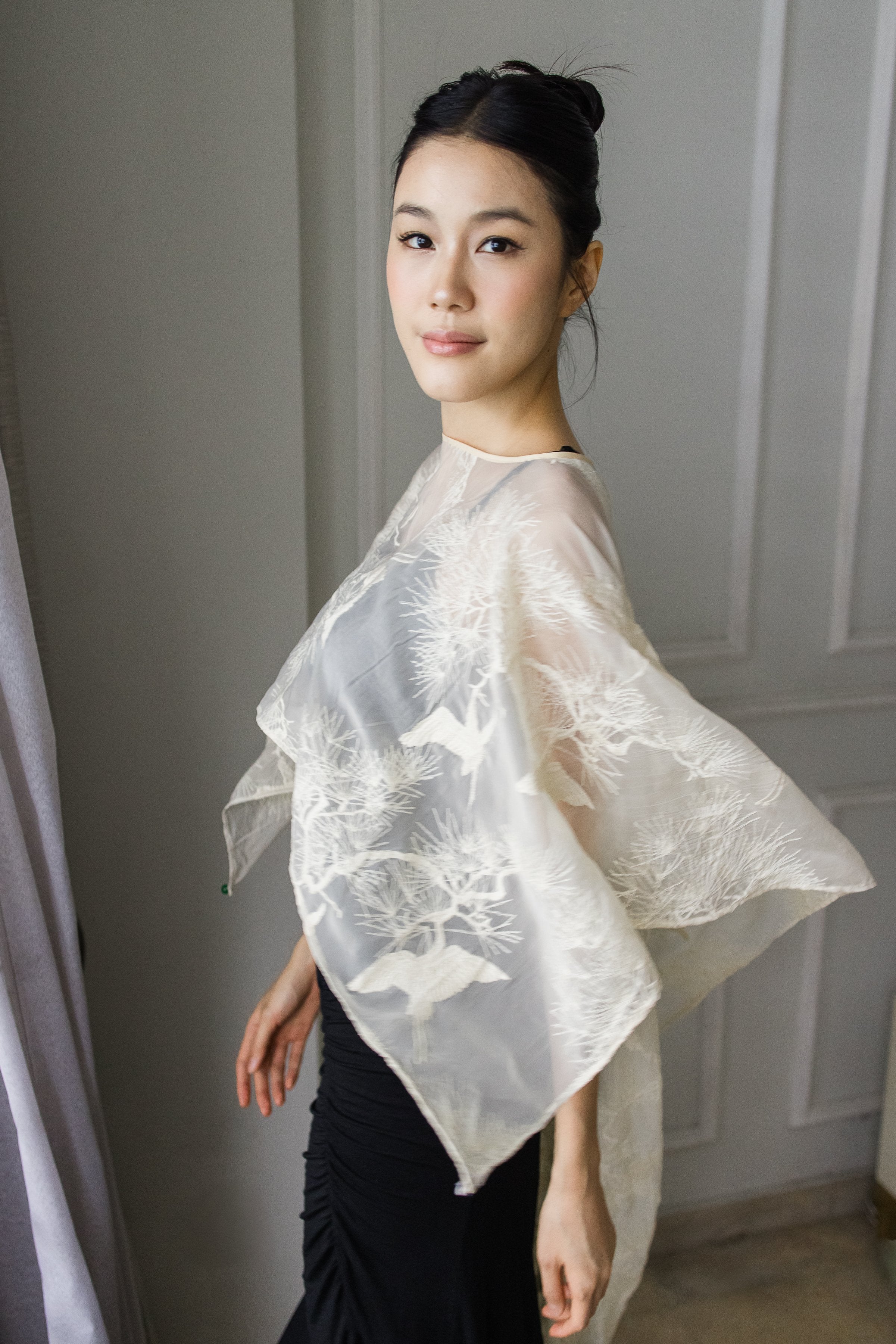 PAOPAO | 鹤 HÈ Sheer Cape