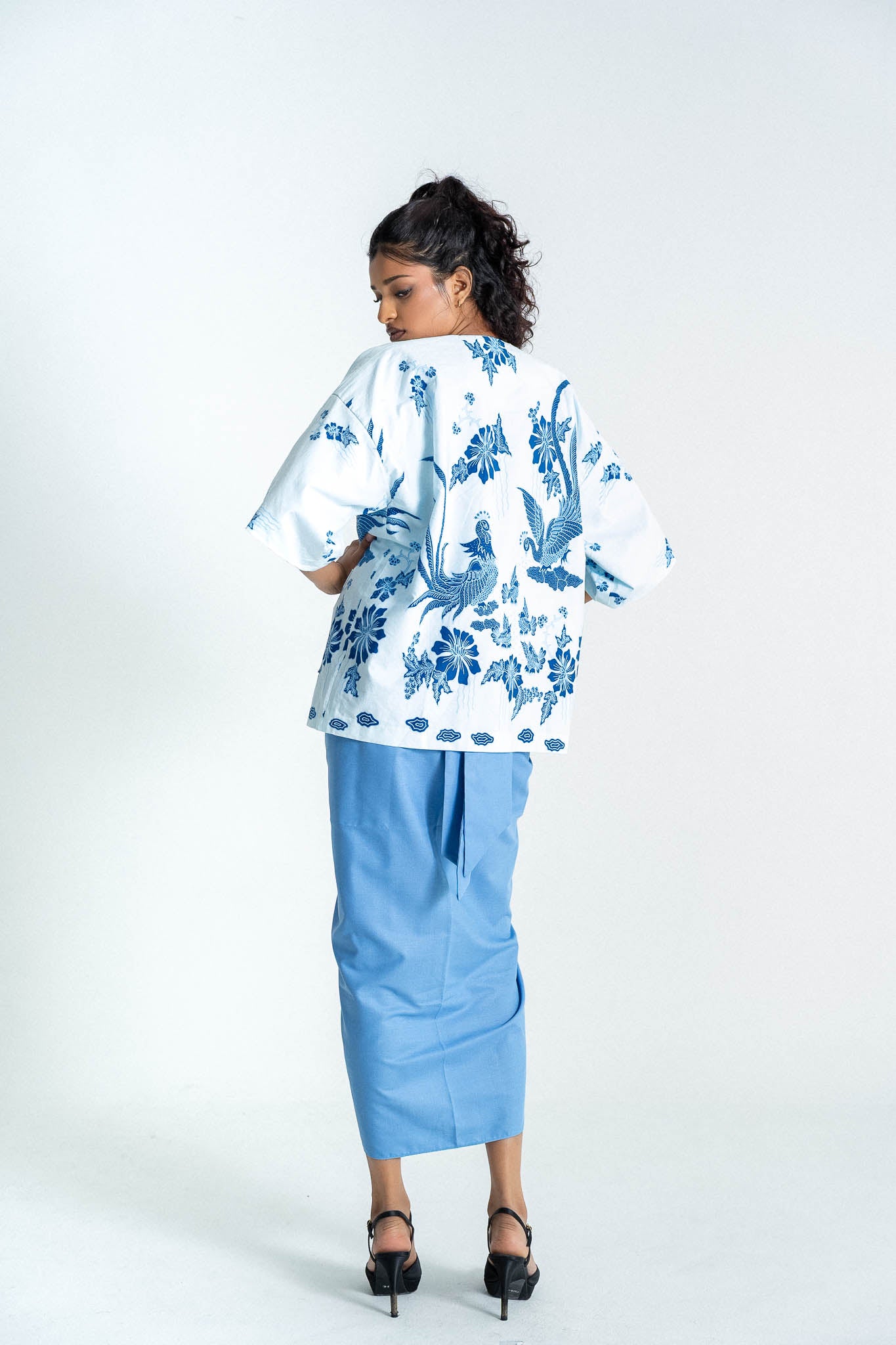 STUDIO GYPSIED | Batik Open Jacket In Merak Porcelain