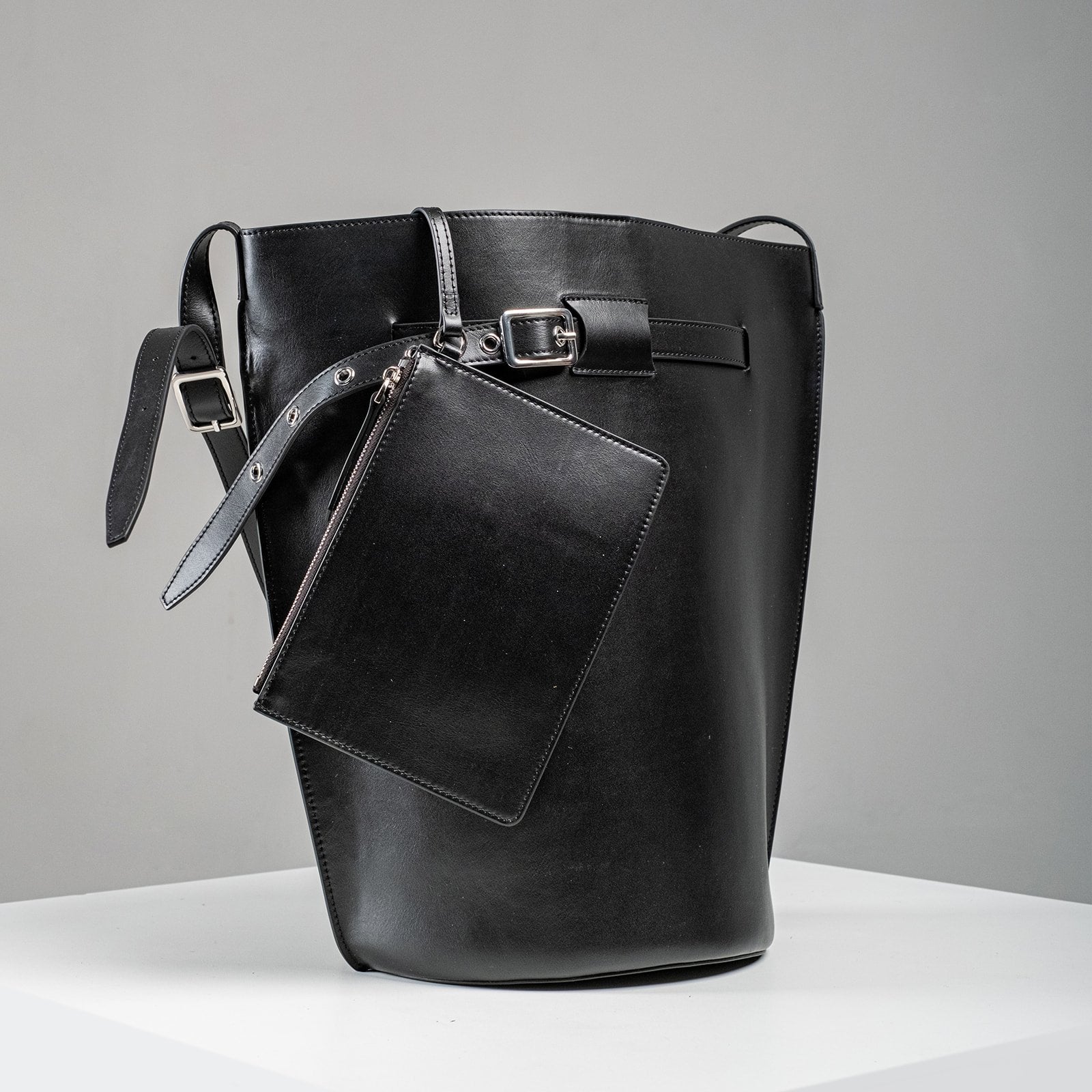 WU HAUS | Le Belt Black Lightweight Leather Bucket Shoulder Bag