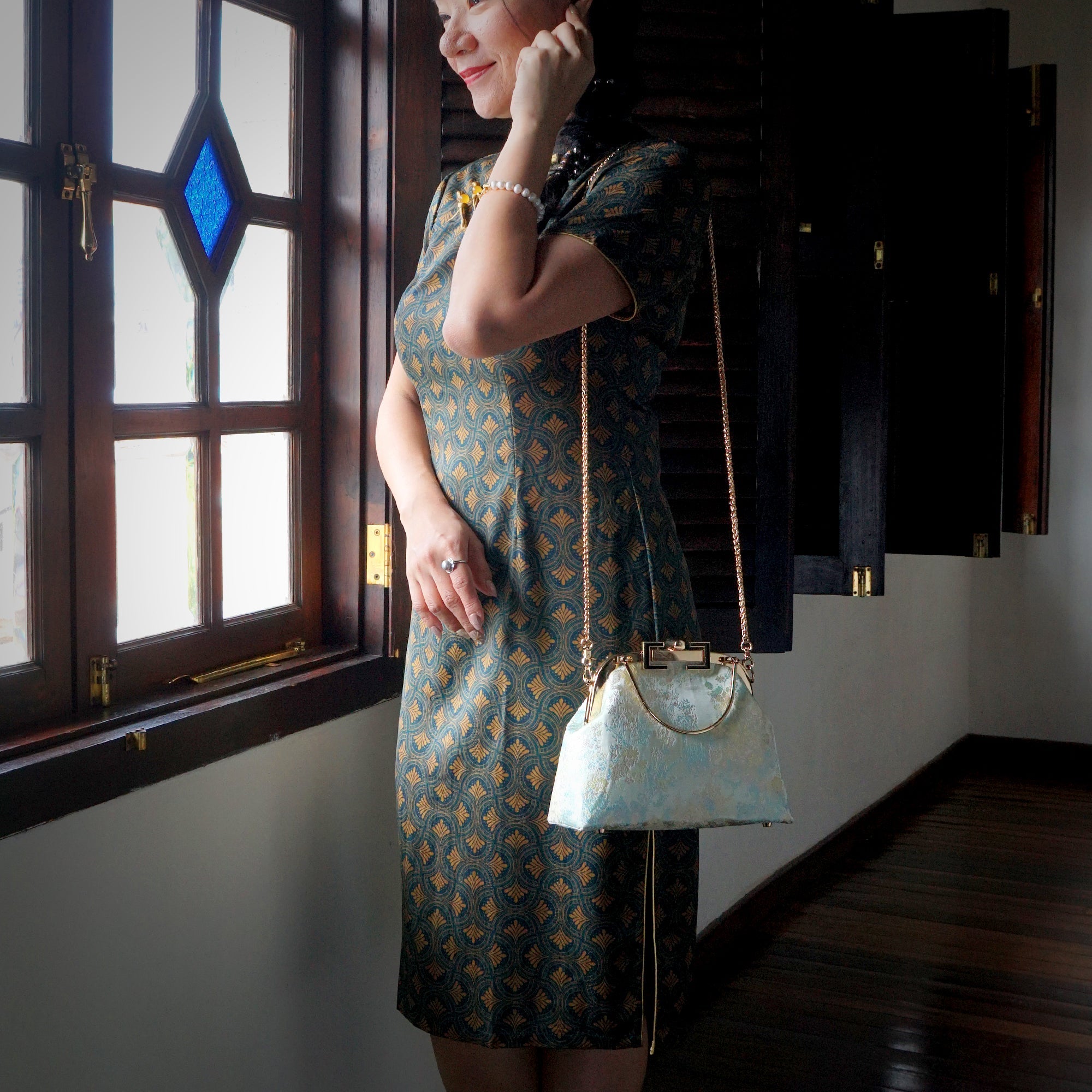 COCOONESE | Clasp Crossbody Bag - Jasminoides