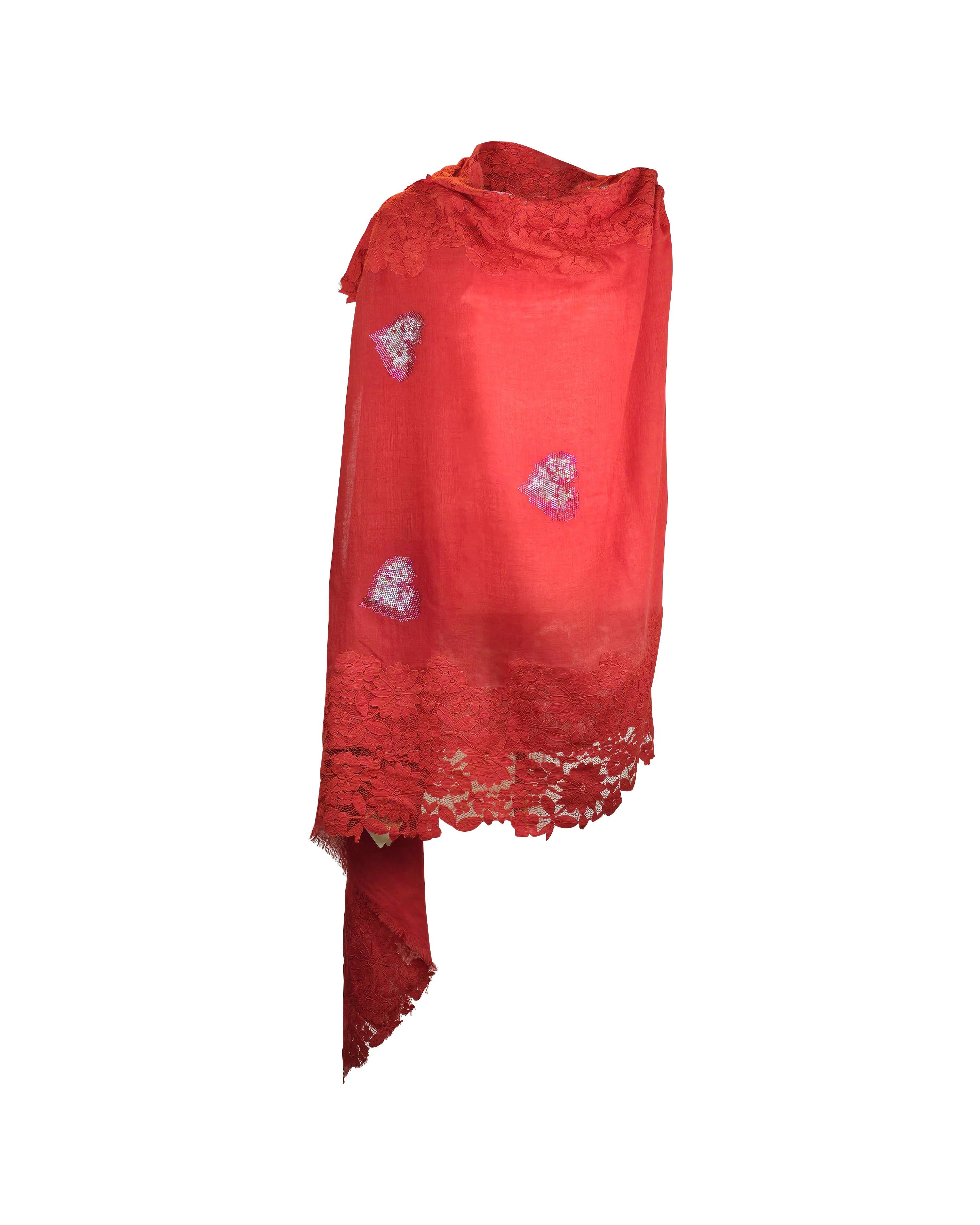 QUEENMARK | AN EMB Heart Design Red