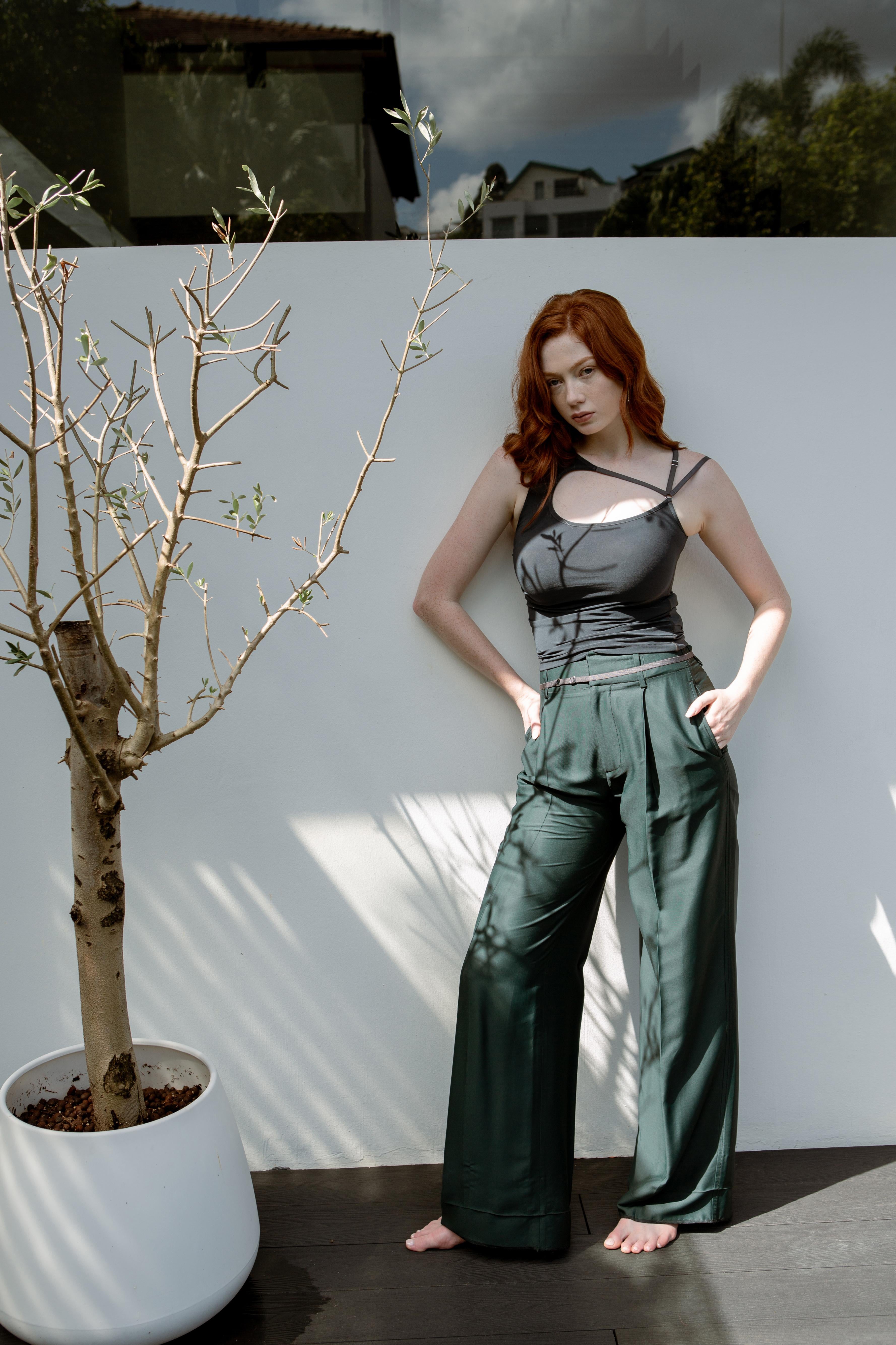 LAYERPLAN | Cut-Out Tank Top