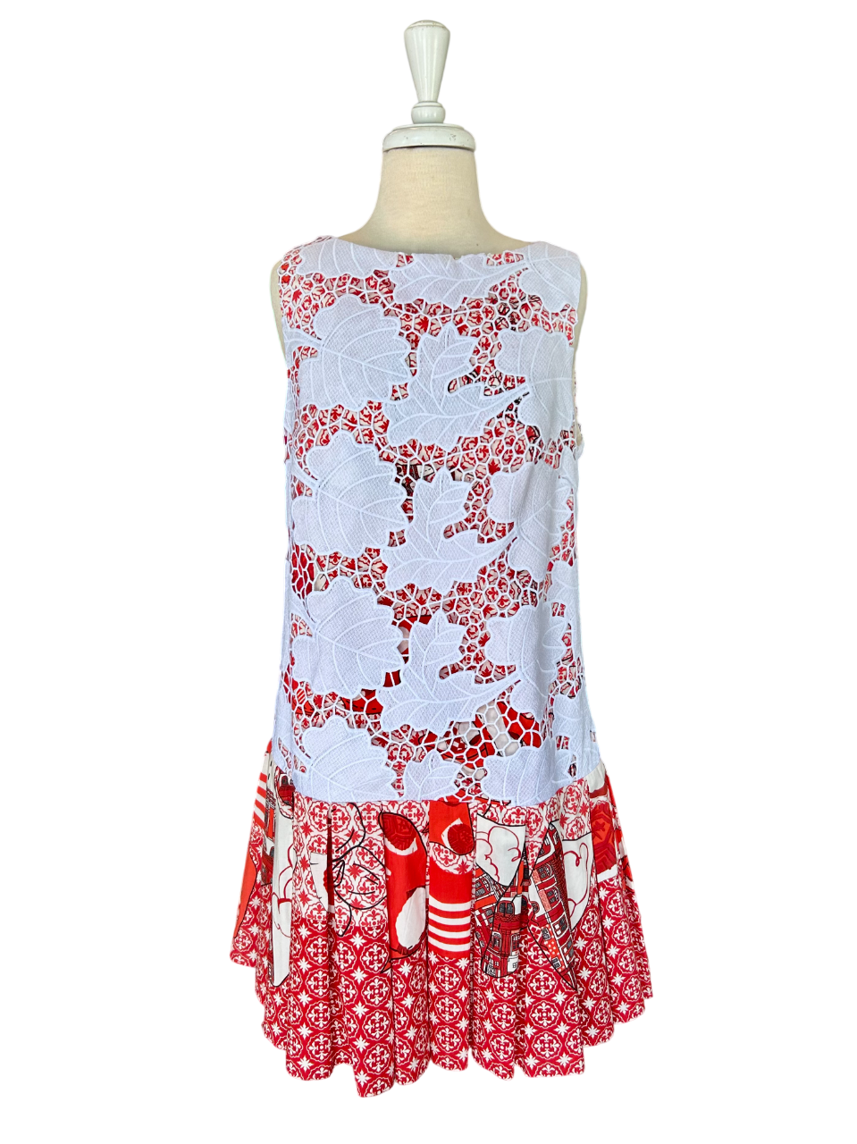 TRIOLOGIE | Broderie Lace Dress With Ribbon Tie Back