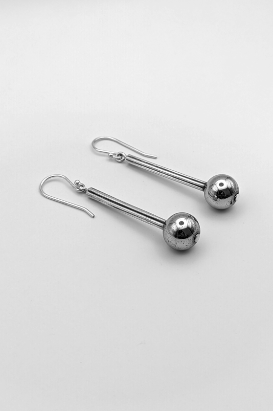 MAISON MUGEN | NU Pendulum Drop Earrings
