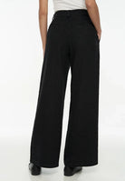 DRESSINGPAULA | High Rise Pleated Jeans