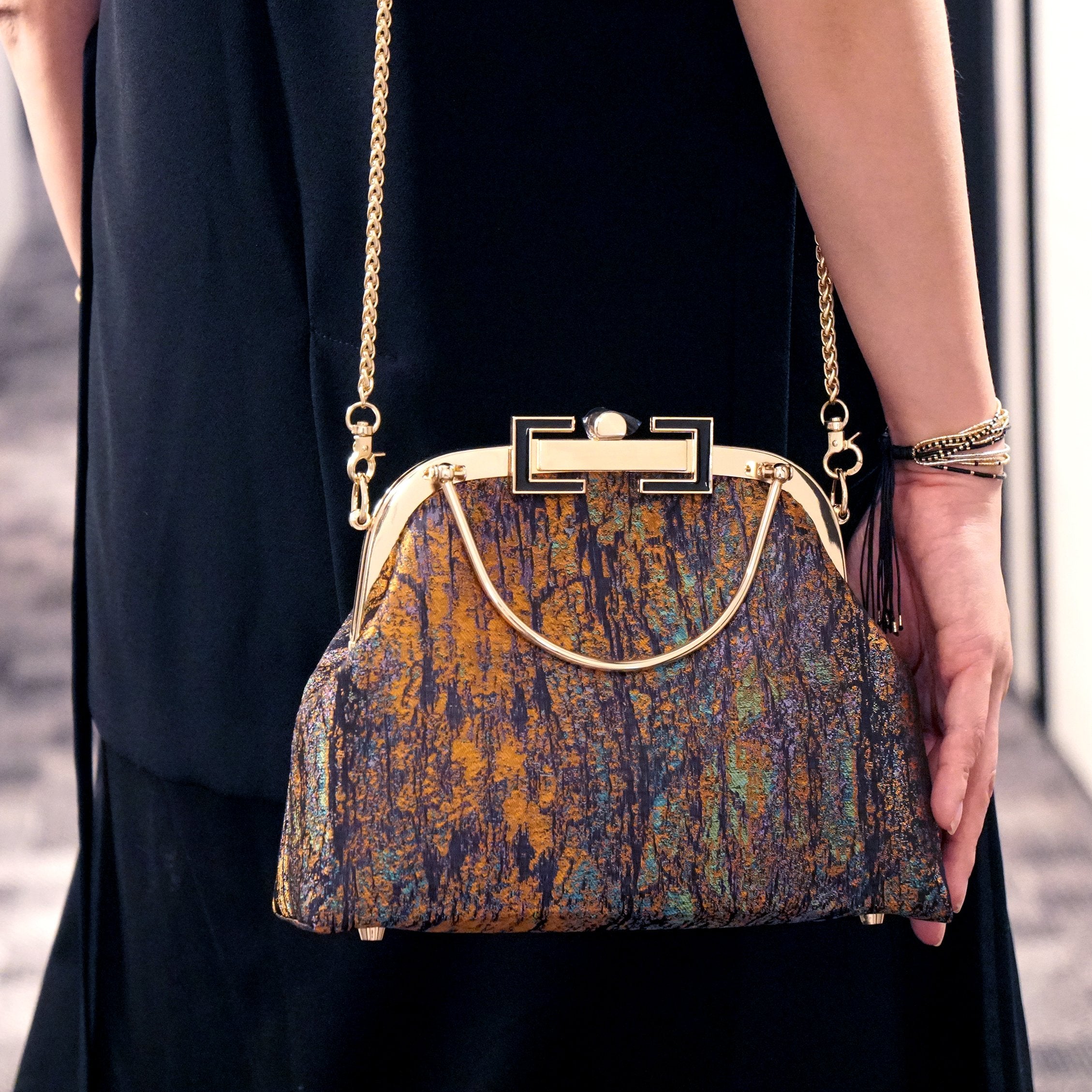 COCOONESE | Clasp Crossbody Bag - Maple
