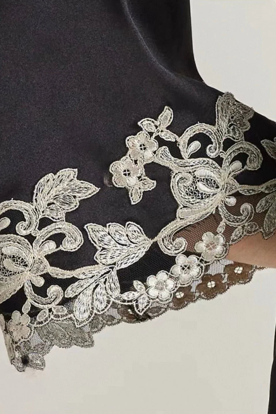 BELLS & BIRDS | Florentine Mulberry Silk Robe (Black)