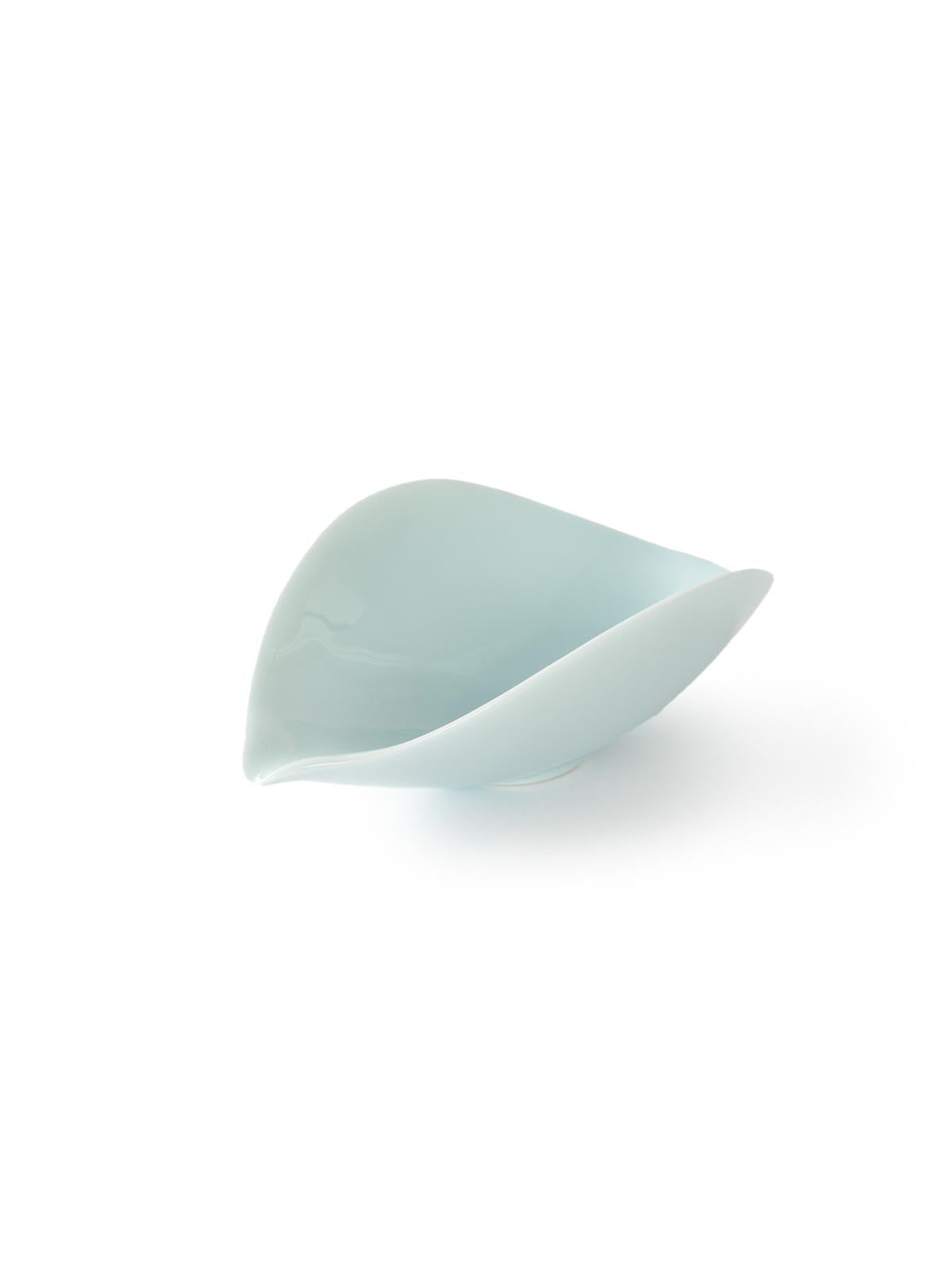 CRAFILAB | White Jade Clay Porcelain - Xizi Blue - Petal Tea Scoop