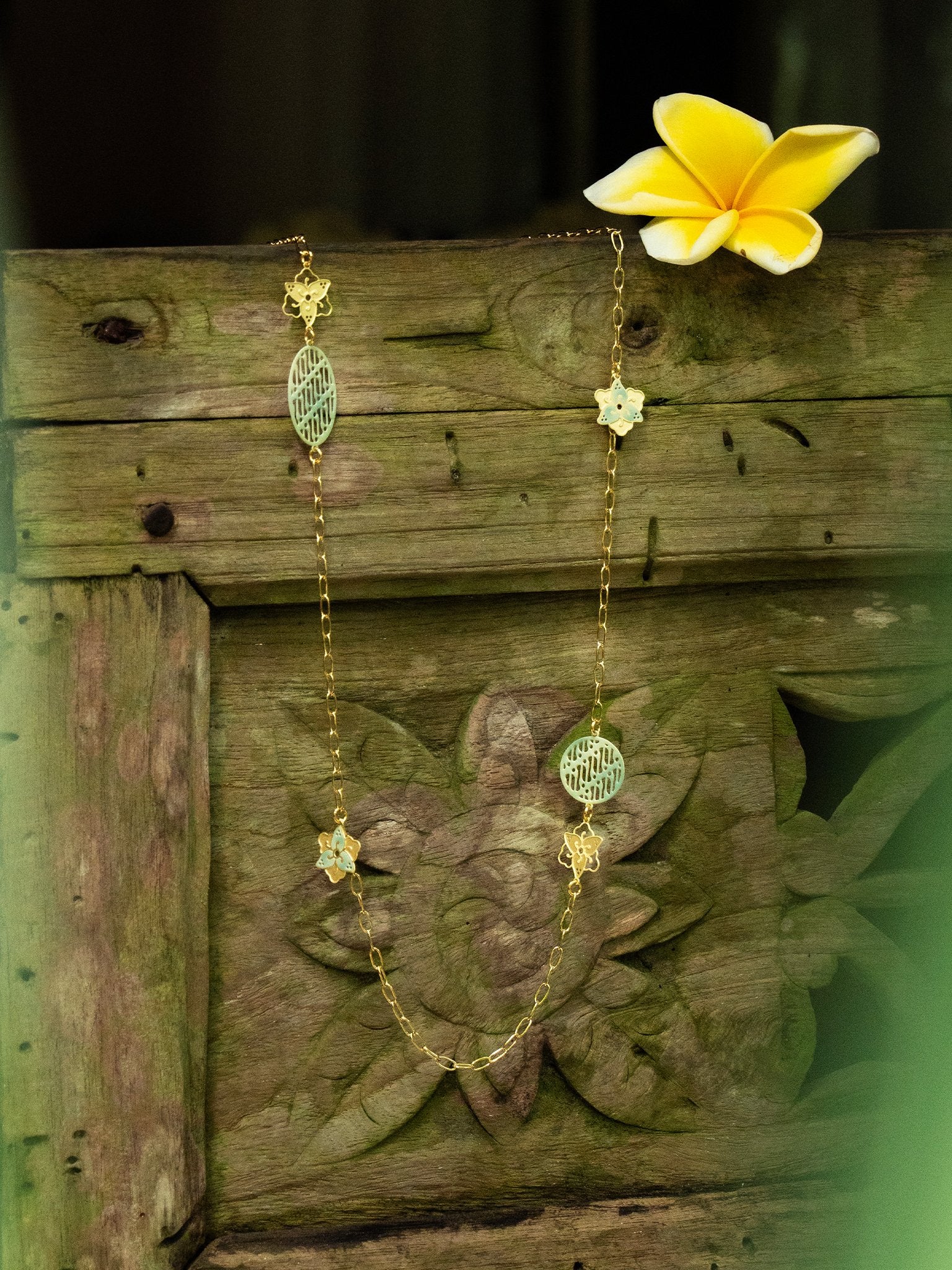 EMBRACE JEWELLERY | Parang Floral Necklace