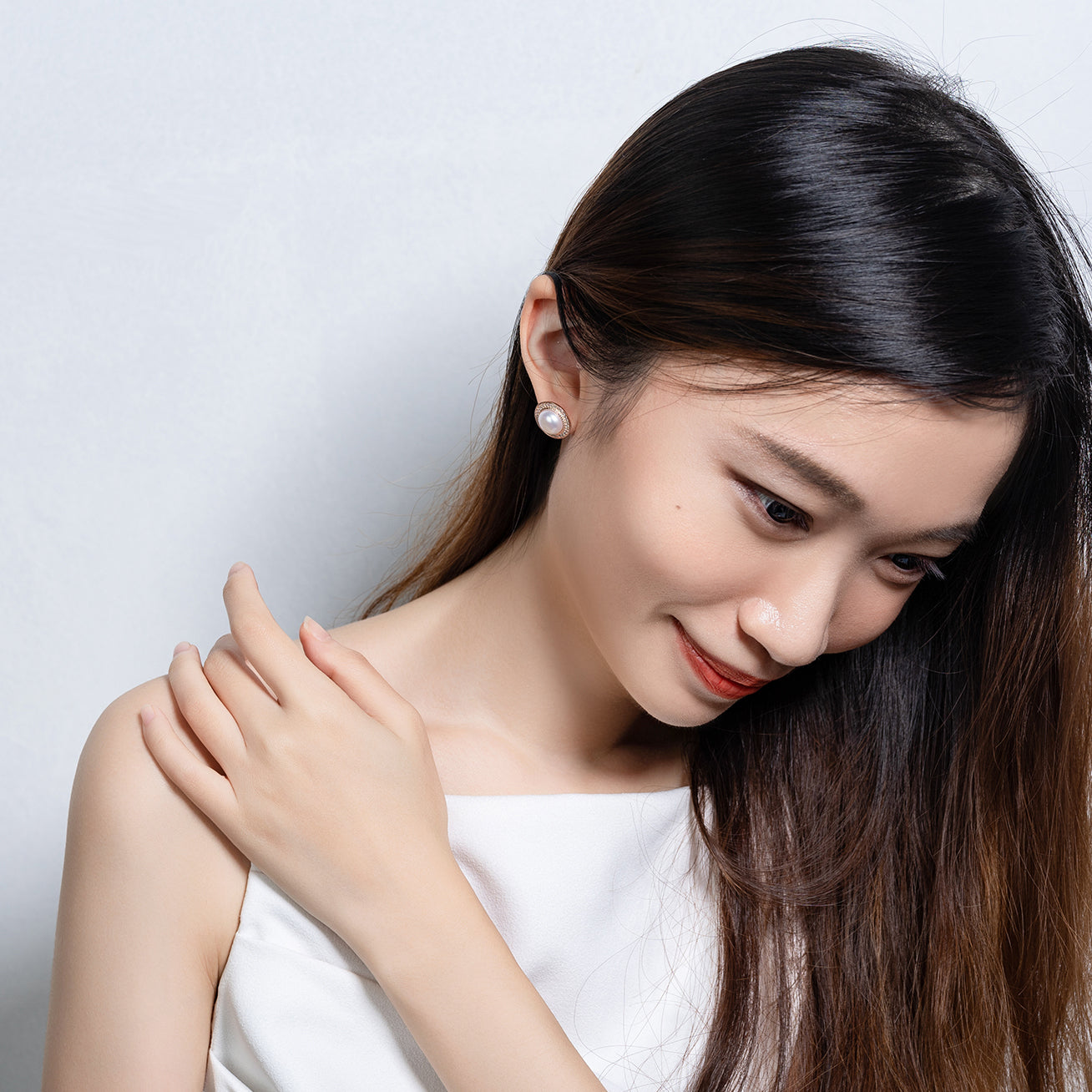 PEARLY LUSTRE | Asian Civilisations Museum Freshwater Pearl Earrings WE00433 | ACM Collection