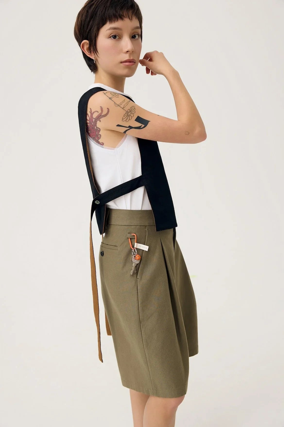 3EIGHTH | Nagi Pleated Shorts In Olive Mist