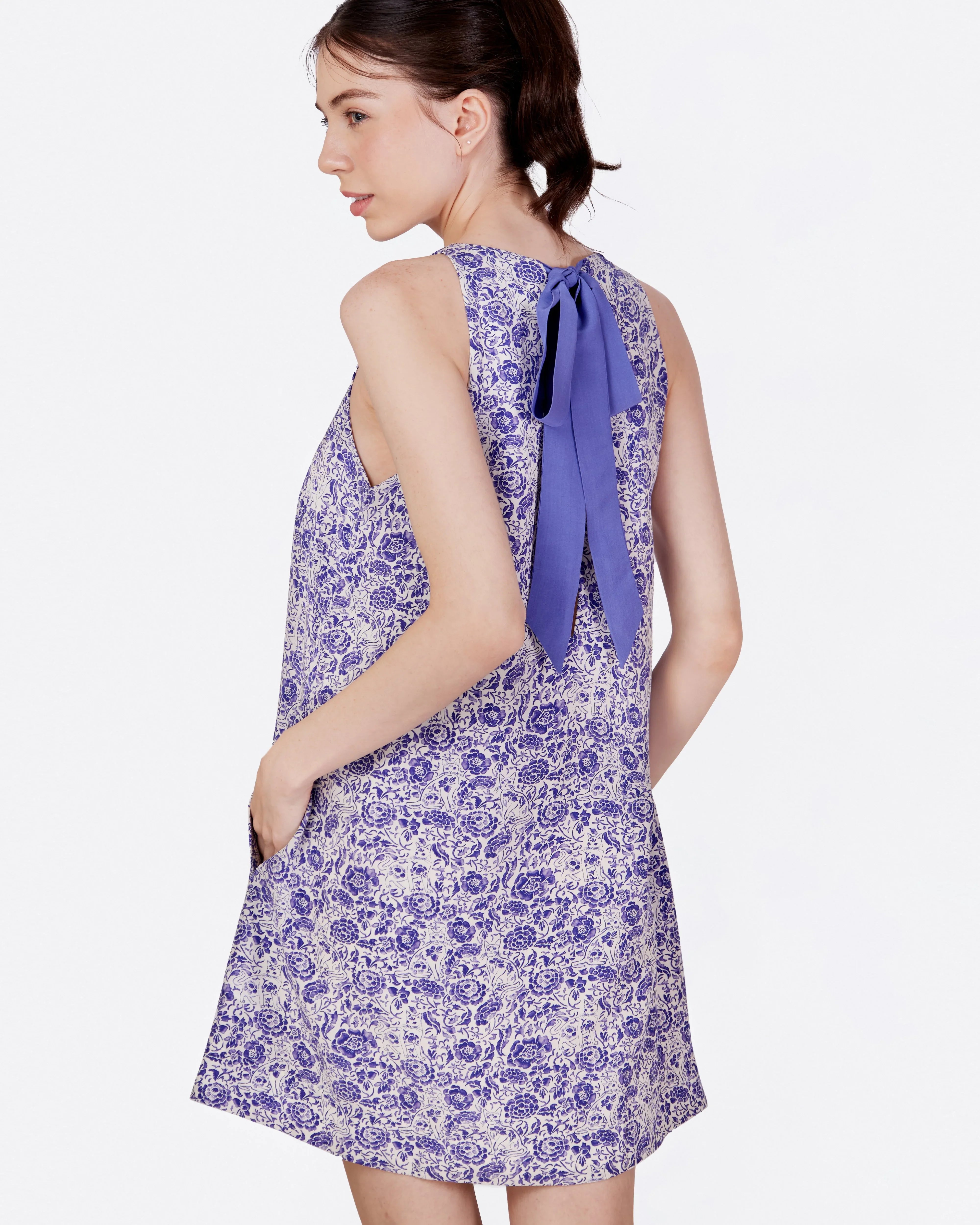 STUDIO QILING | Porcelain Cat Classic Silk Blend Mini Dress