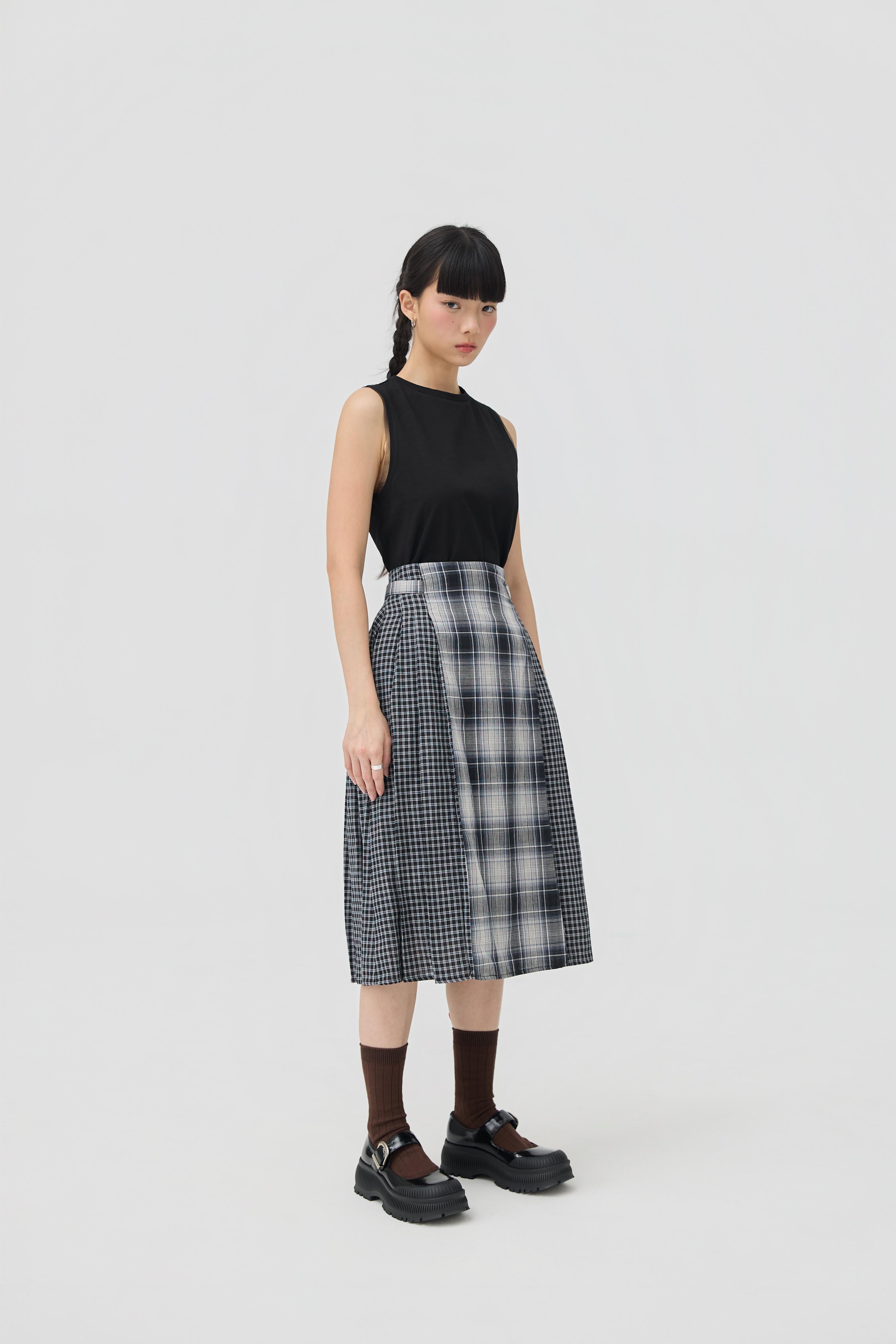 3EIGHTH | Ginrin Skirt In Black Tartan Double Gauze