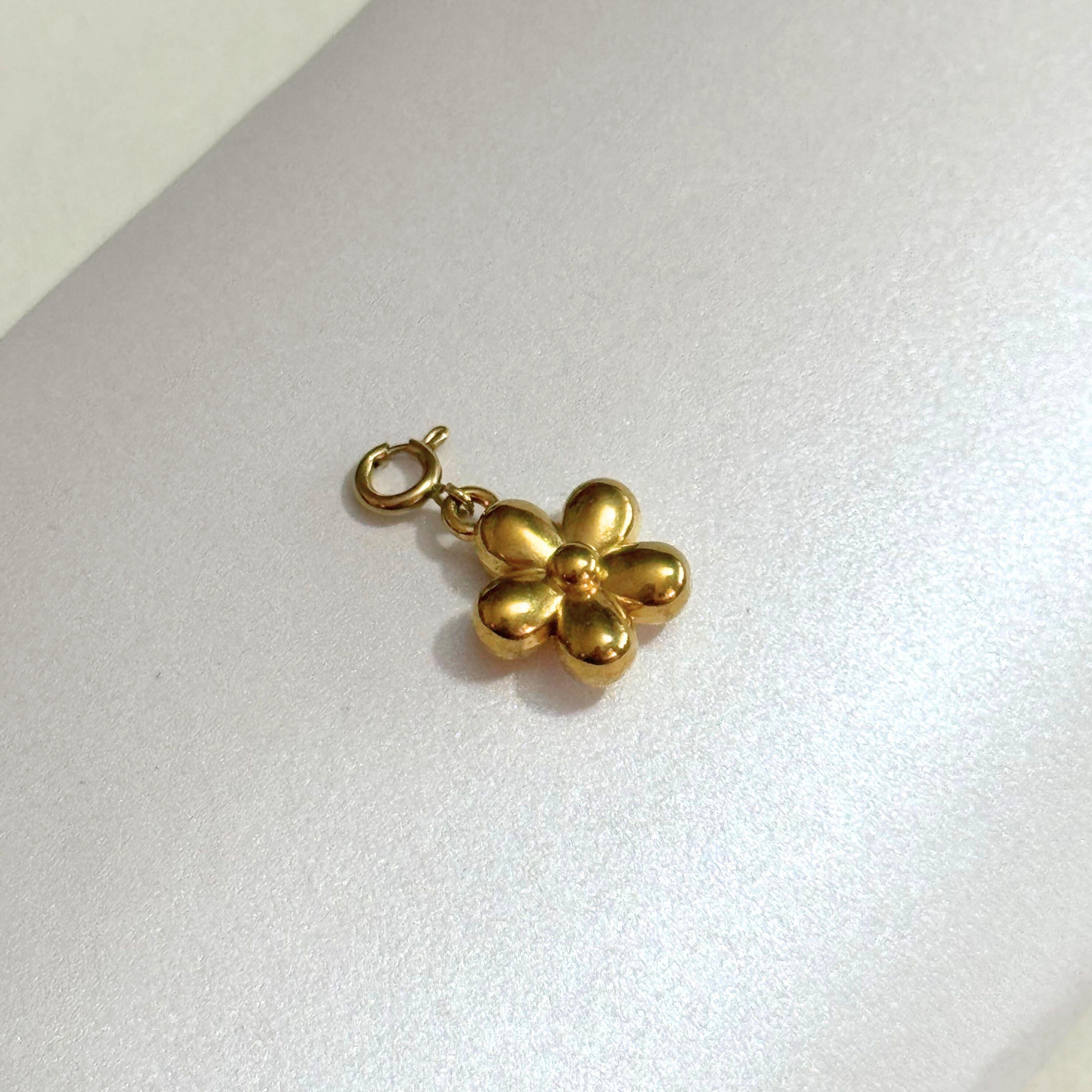 THE ANTECEDENT STORE | P - Flower 18K Gold Plated Pendant