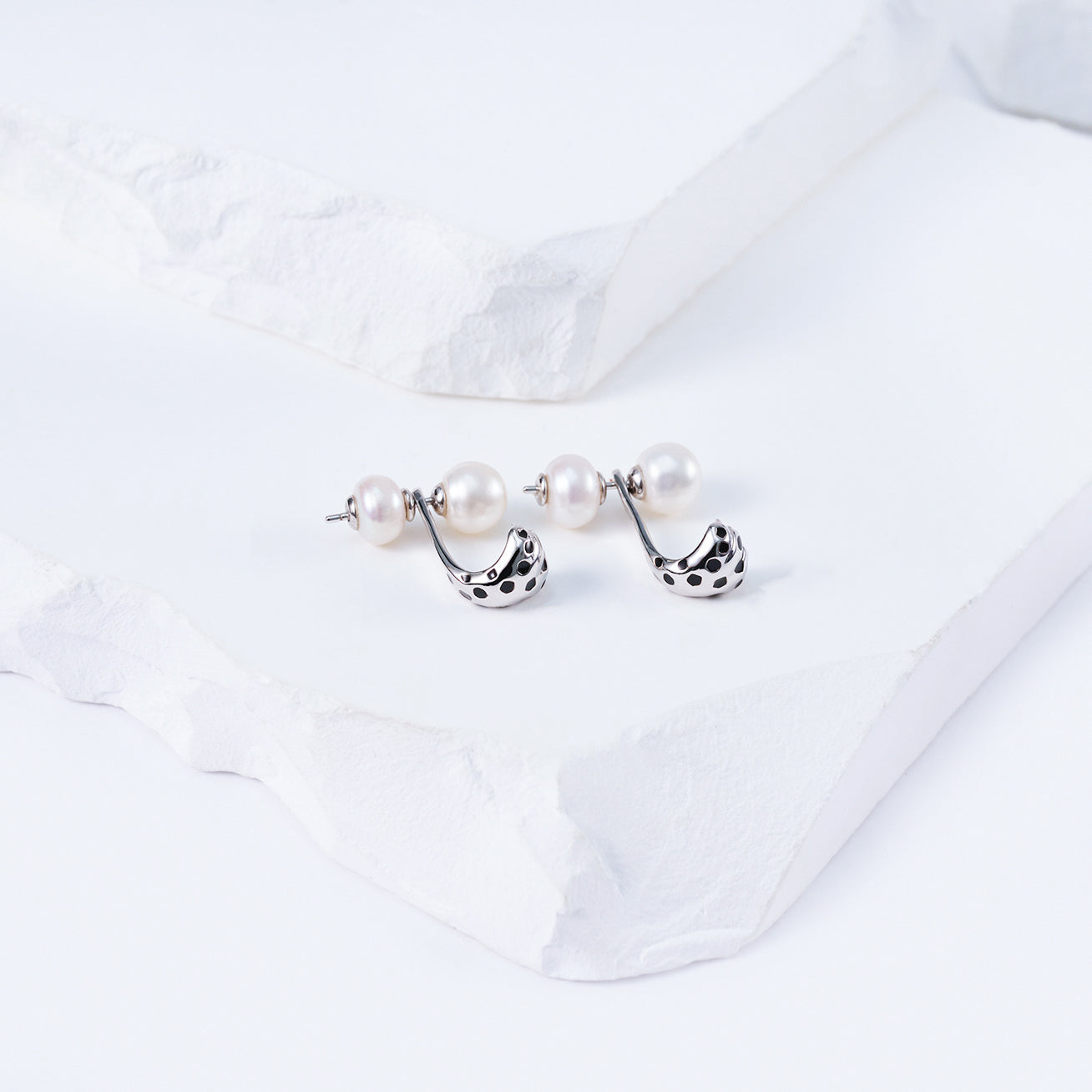 PEARLY LUSTRE | Top Grade Freshwater Pearl Necklace & Earrings Set WS00132 | SAFARI