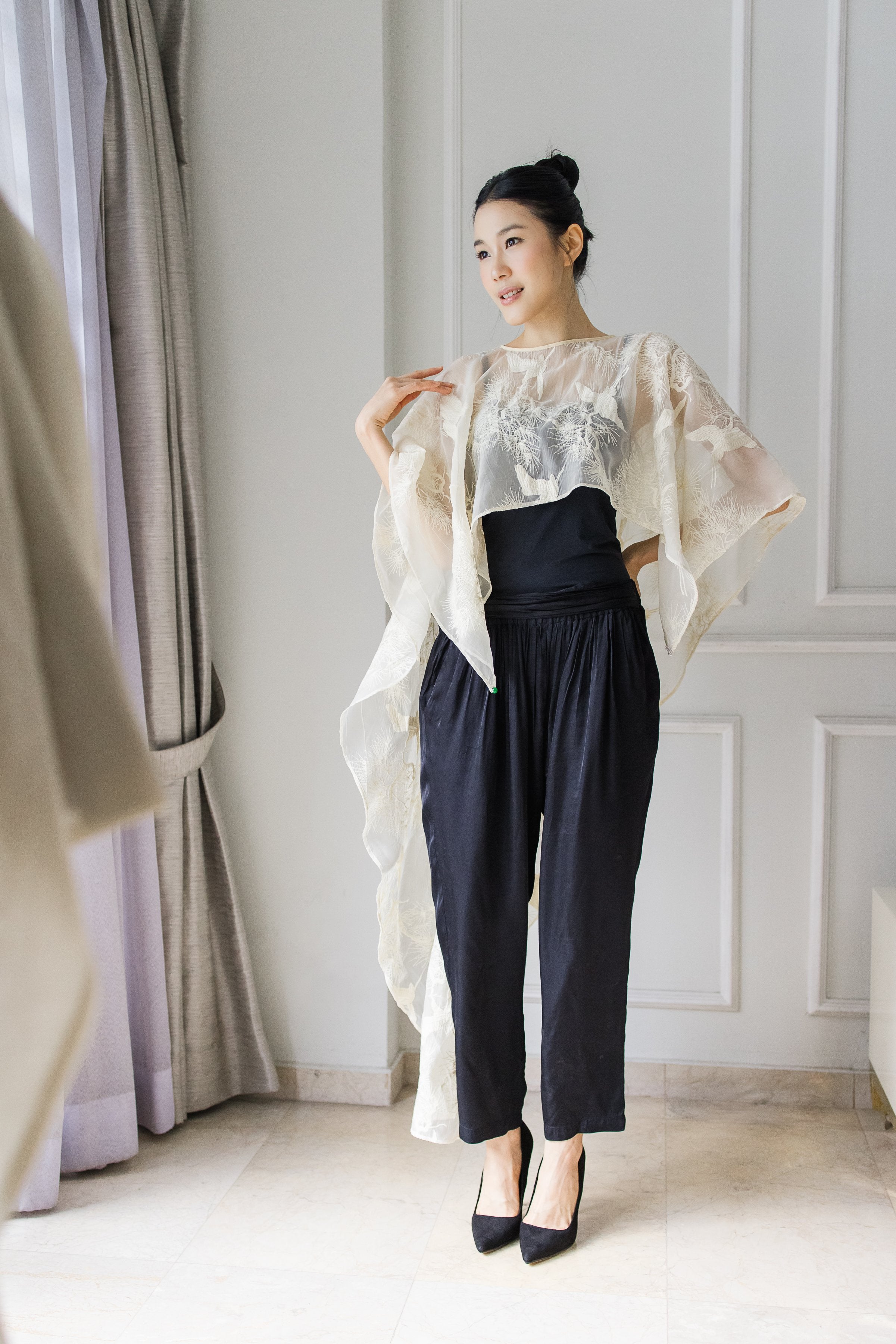 PAOPAO | 鹤 HÈ Sheer Cape