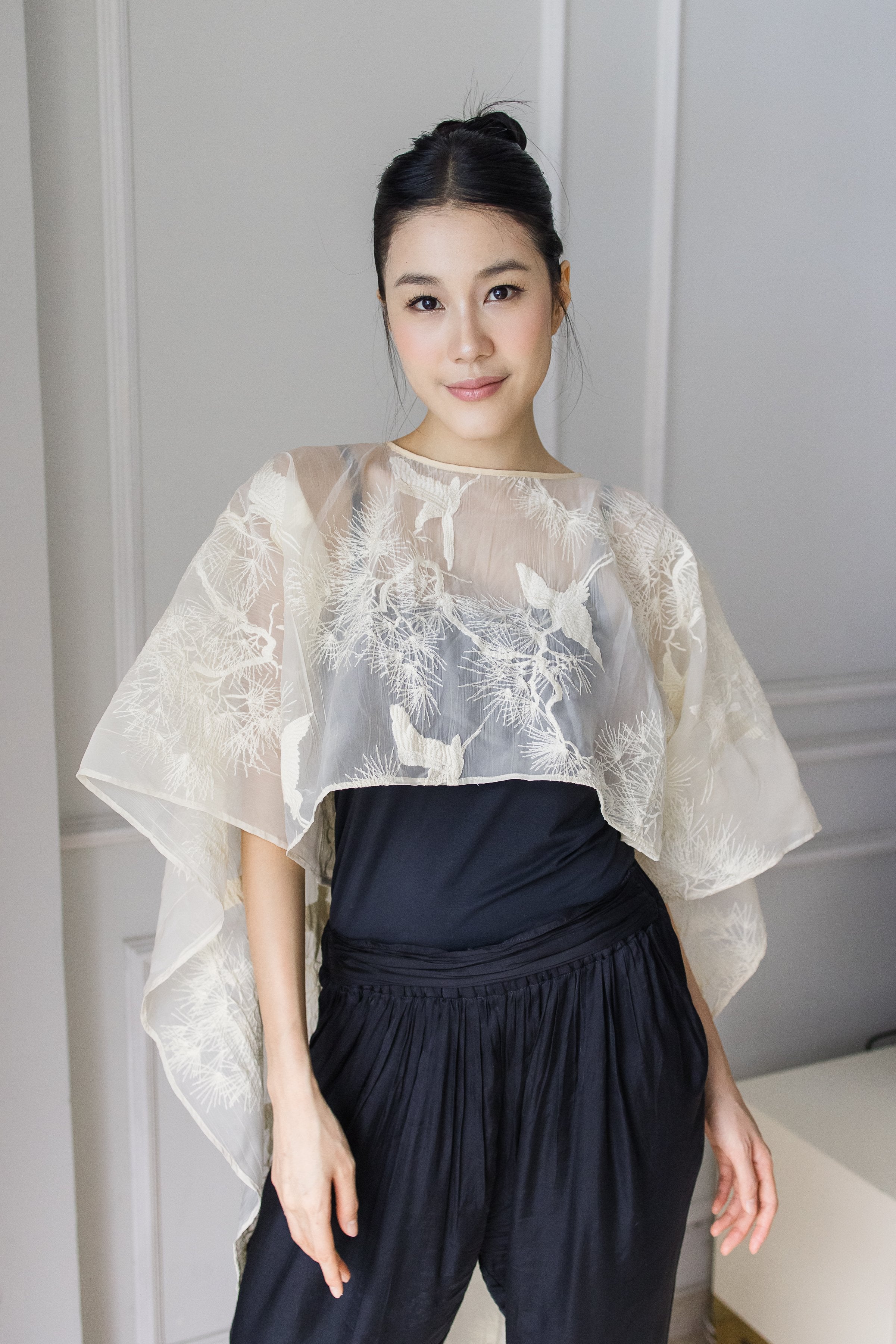 PAOPAO | 鹤 HÈ Sheer Cape
