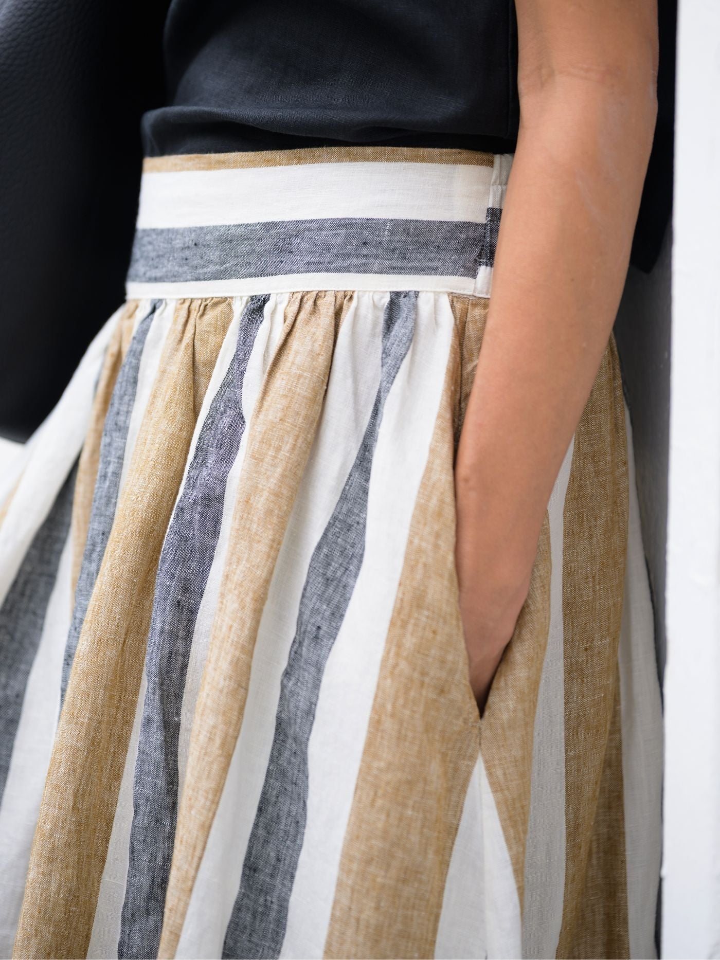 EDITION LIMITEE SINGAPORE | Long Skirt | Charcoal Stripes