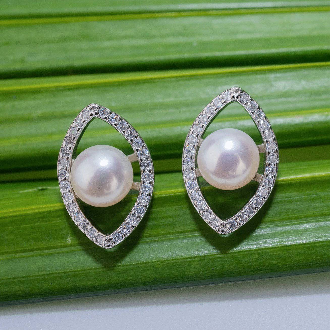 New Yorker Freshwater Pearl Earrings WE00076 - PEARLY LUSTRE