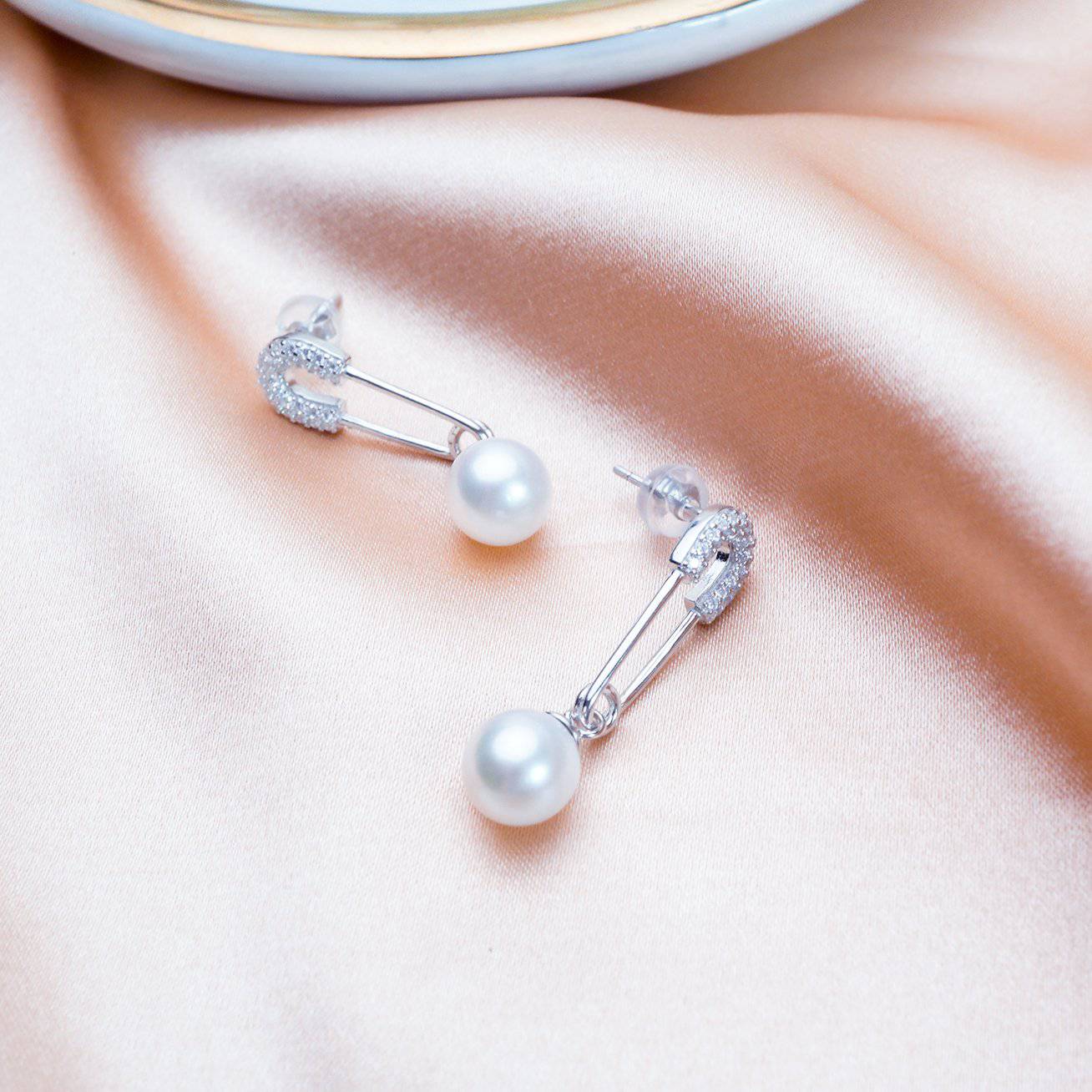 New Yorker Freshwater Pearl Earrings WE00088 - PEARLY LUSTRE