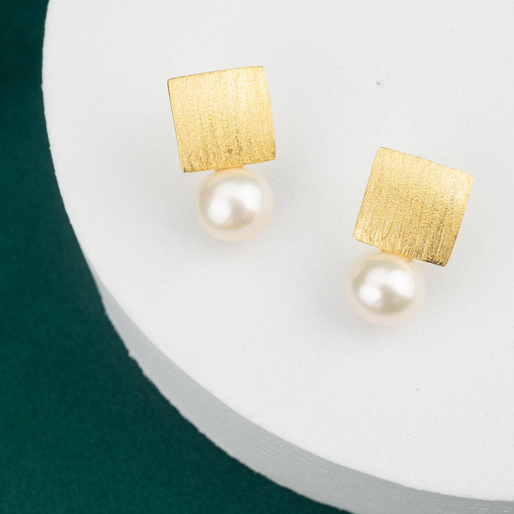 New Yorker Freshwater Pearl Earrings WE00168 - PEARLY LUSTRE