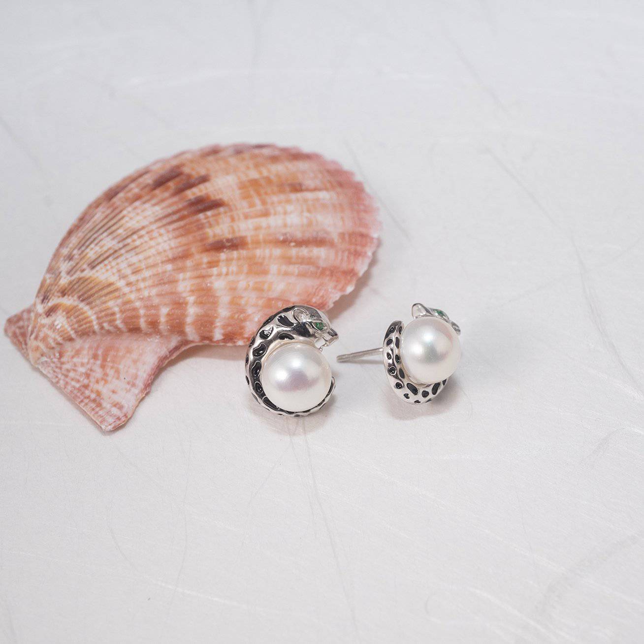 Panther Freshwater Pearl Earrings WE00119 | RAINFOREST - PEARLY LUSTRE